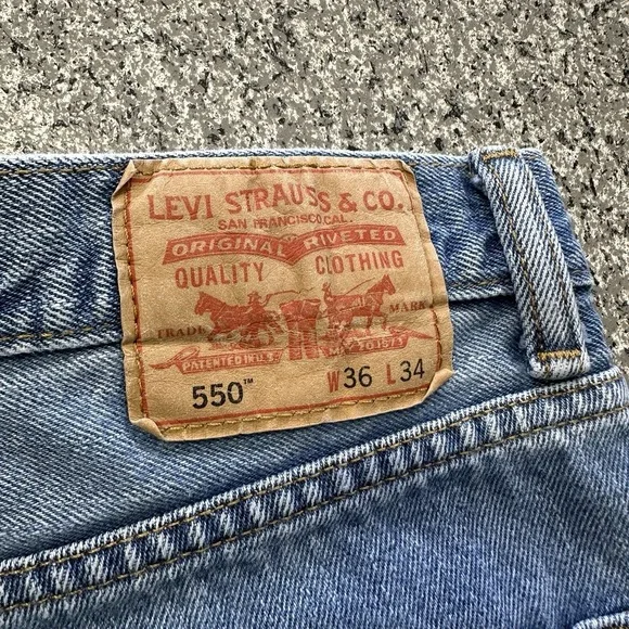 Levis 550 Jeans Mens 36x34 Relaxed Fit Tapered Leg Light Wash Denim Cotton - Picture 5 of 10